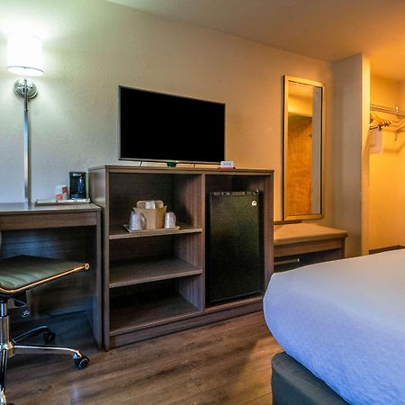 Econo Lodge Cherokee Near River Park Екстериор снимка