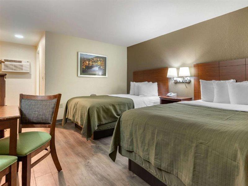 Econo Lodge Cherokee Near River Park Екстериор снимка