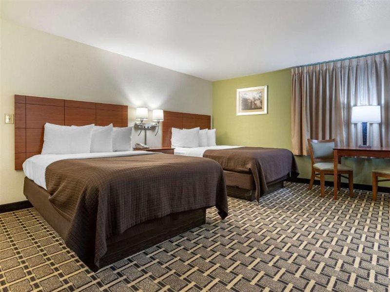 Econo Lodge Cherokee Near River Park Екстериор снимка