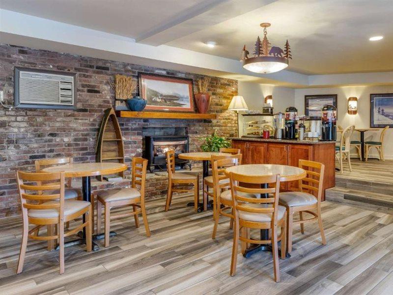 Econo Lodge Cherokee Near River Park Екстериор снимка