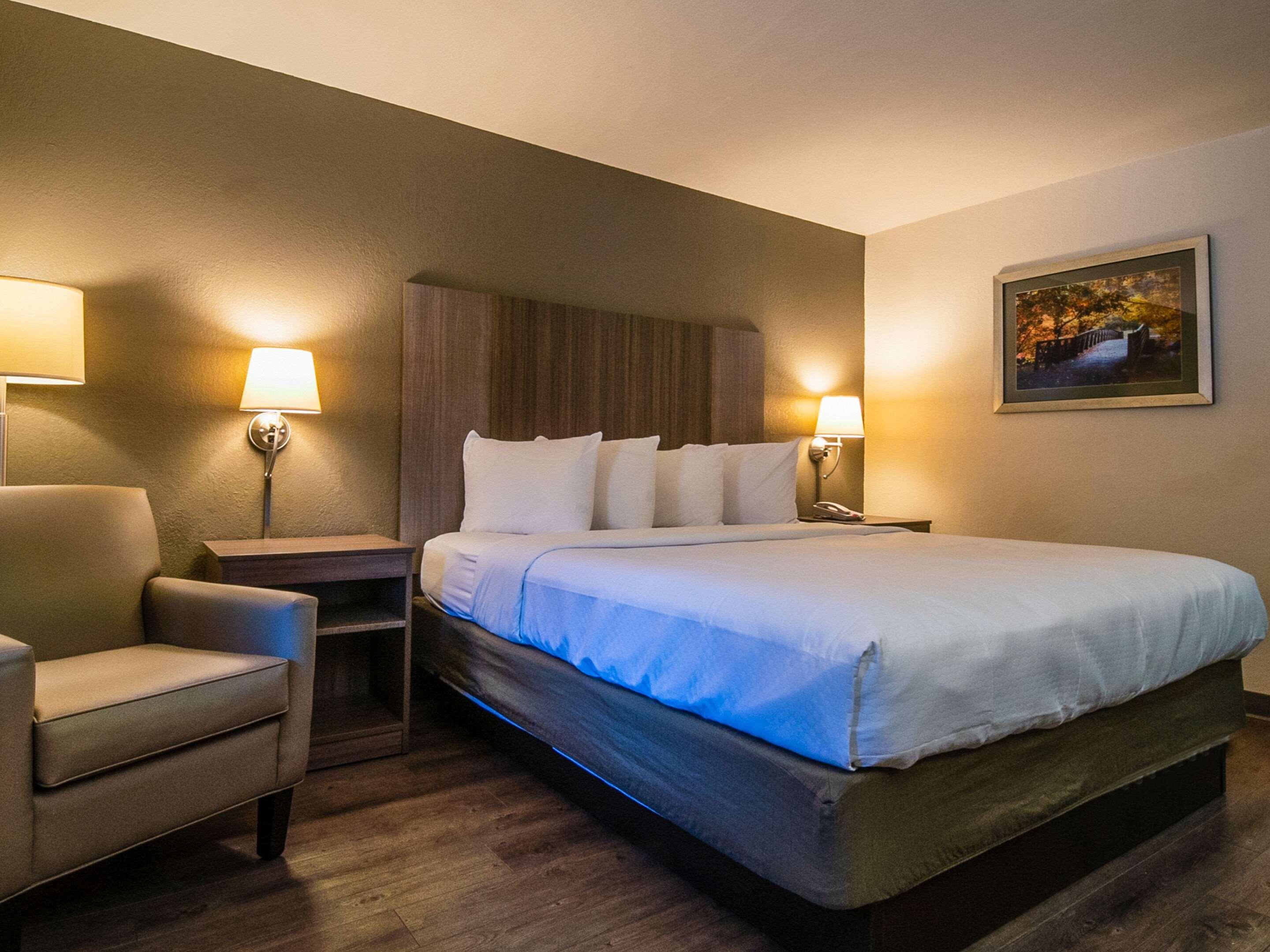 Econo Lodge Cherokee Near River Park Екстериор снимка