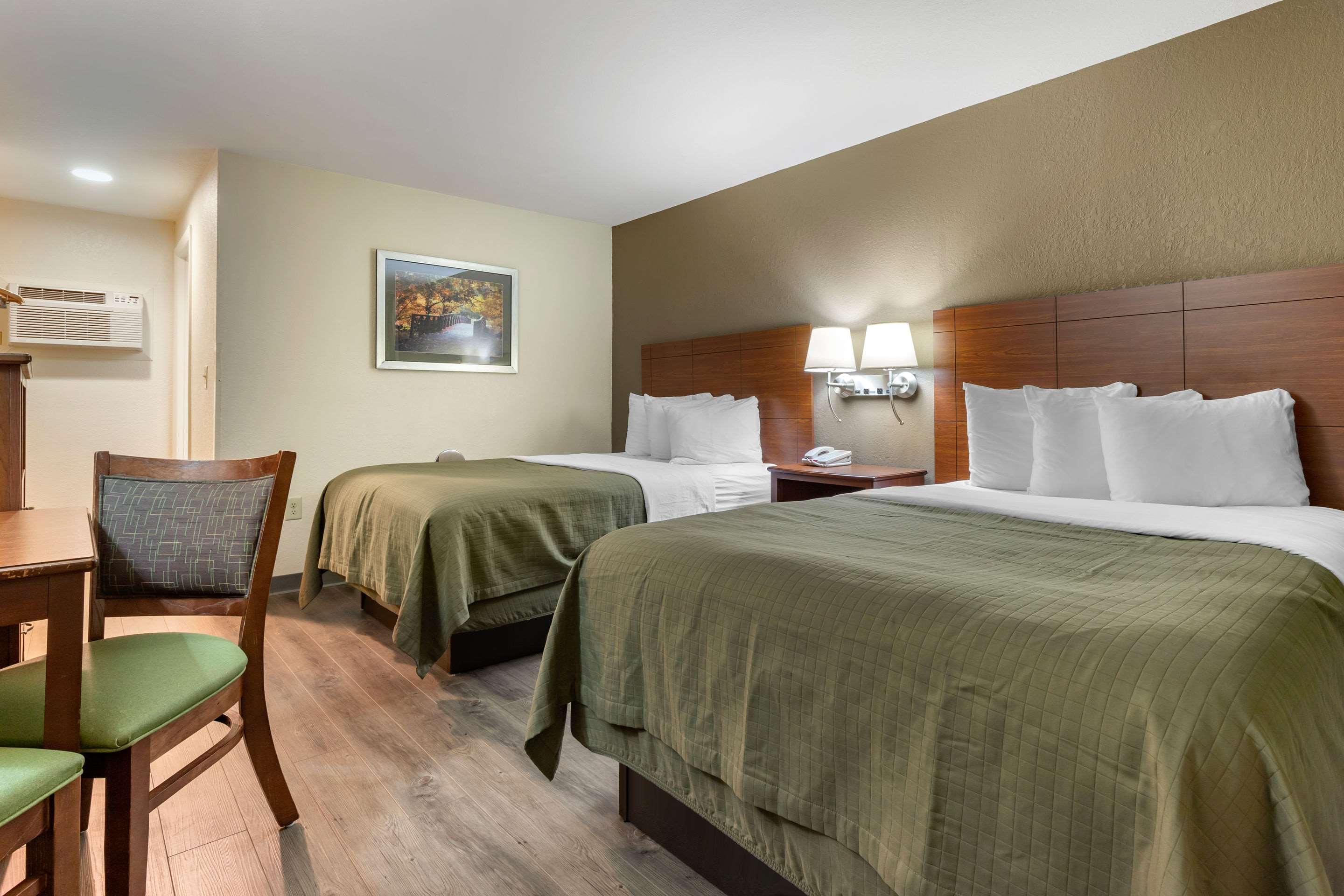 Econo Lodge Cherokee Near River Park Екстериор снимка