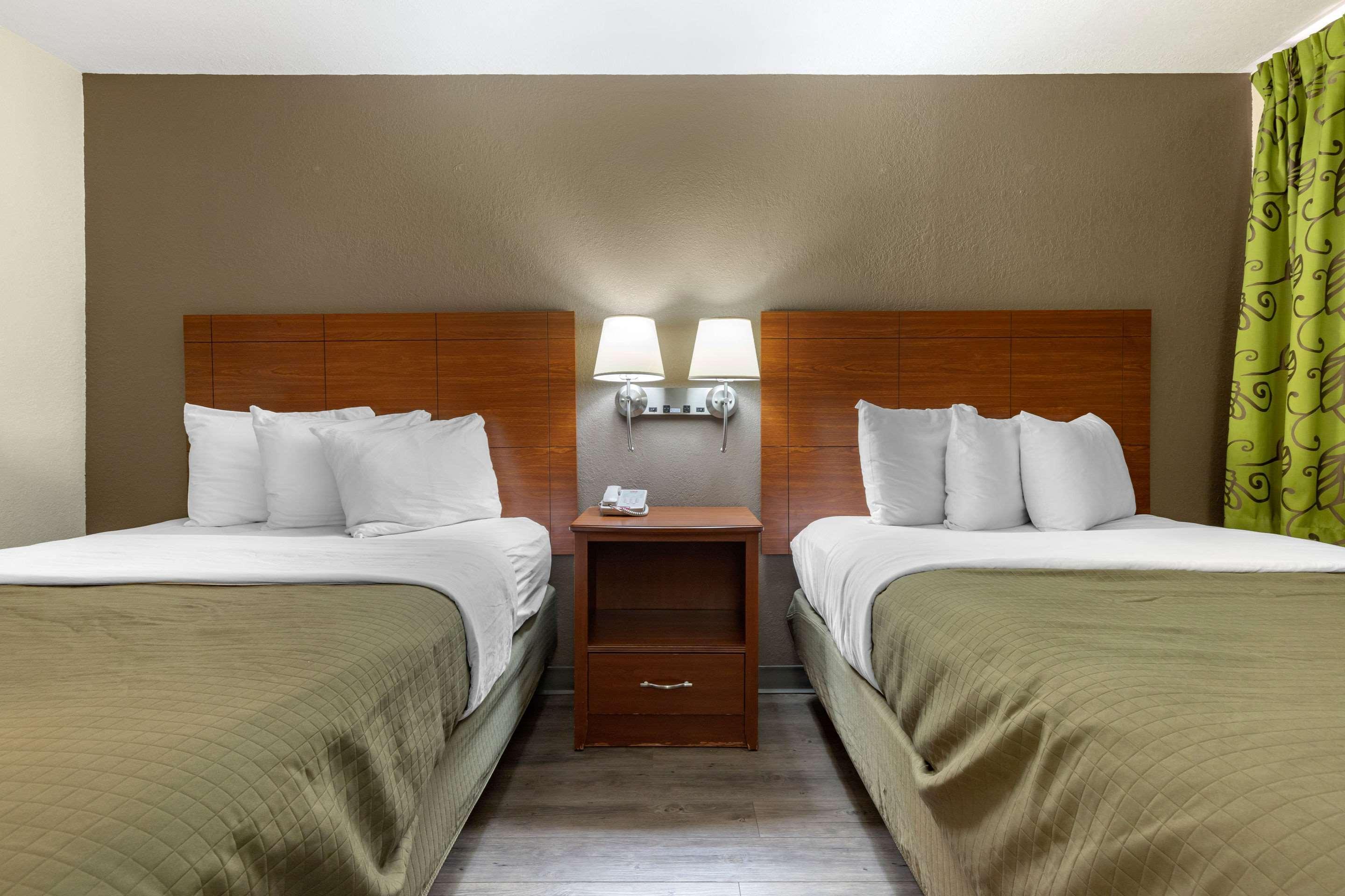 Econo Lodge Cherokee Near River Park Екстериор снимка
