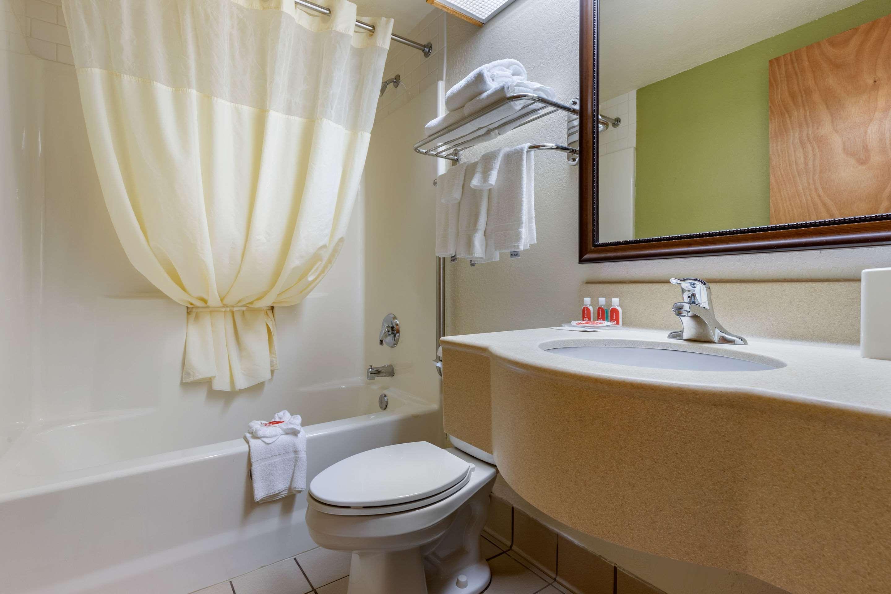 Econo Lodge Cherokee Near River Park Екстериор снимка
