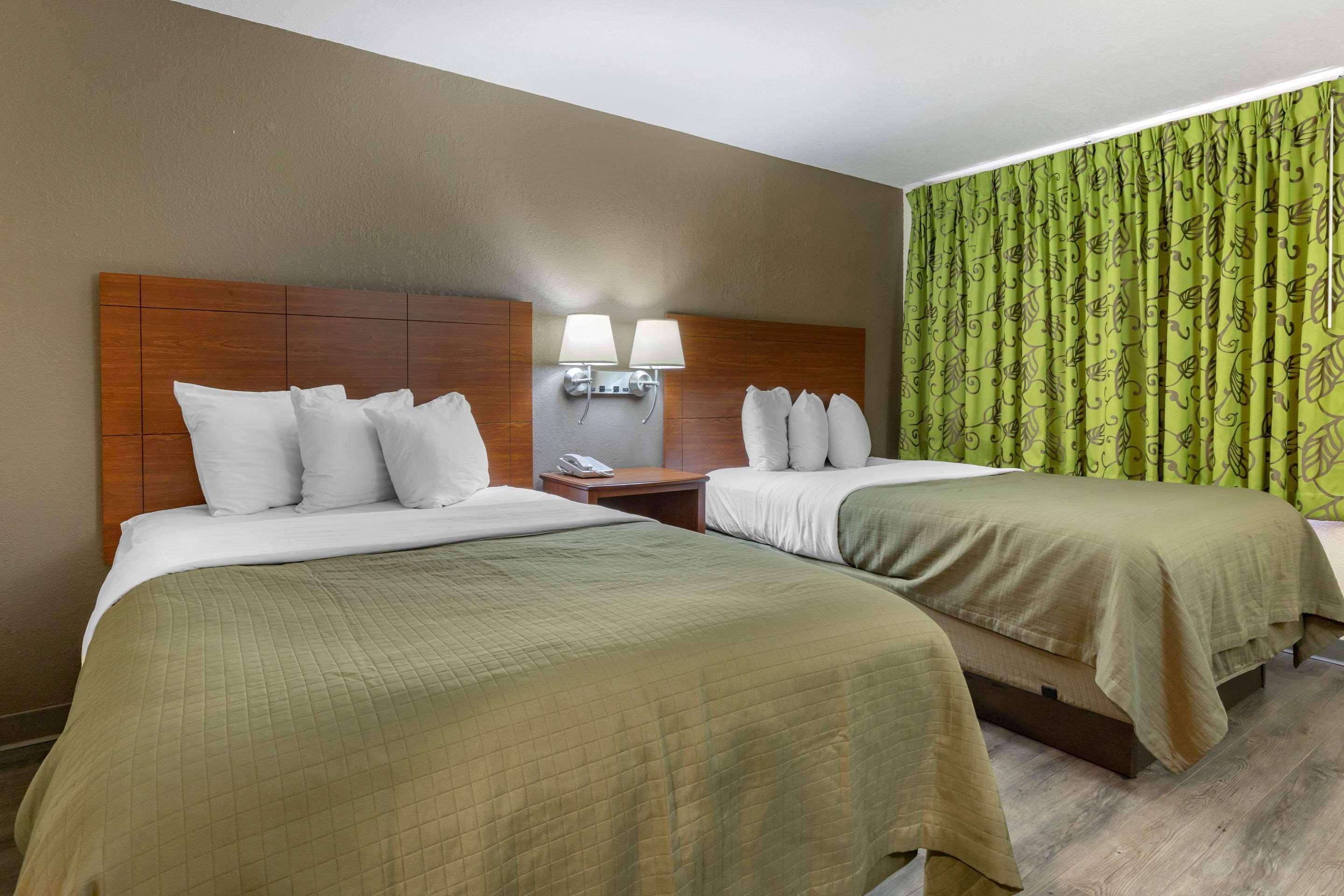 Econo Lodge Cherokee Near River Park Екстериор снимка
