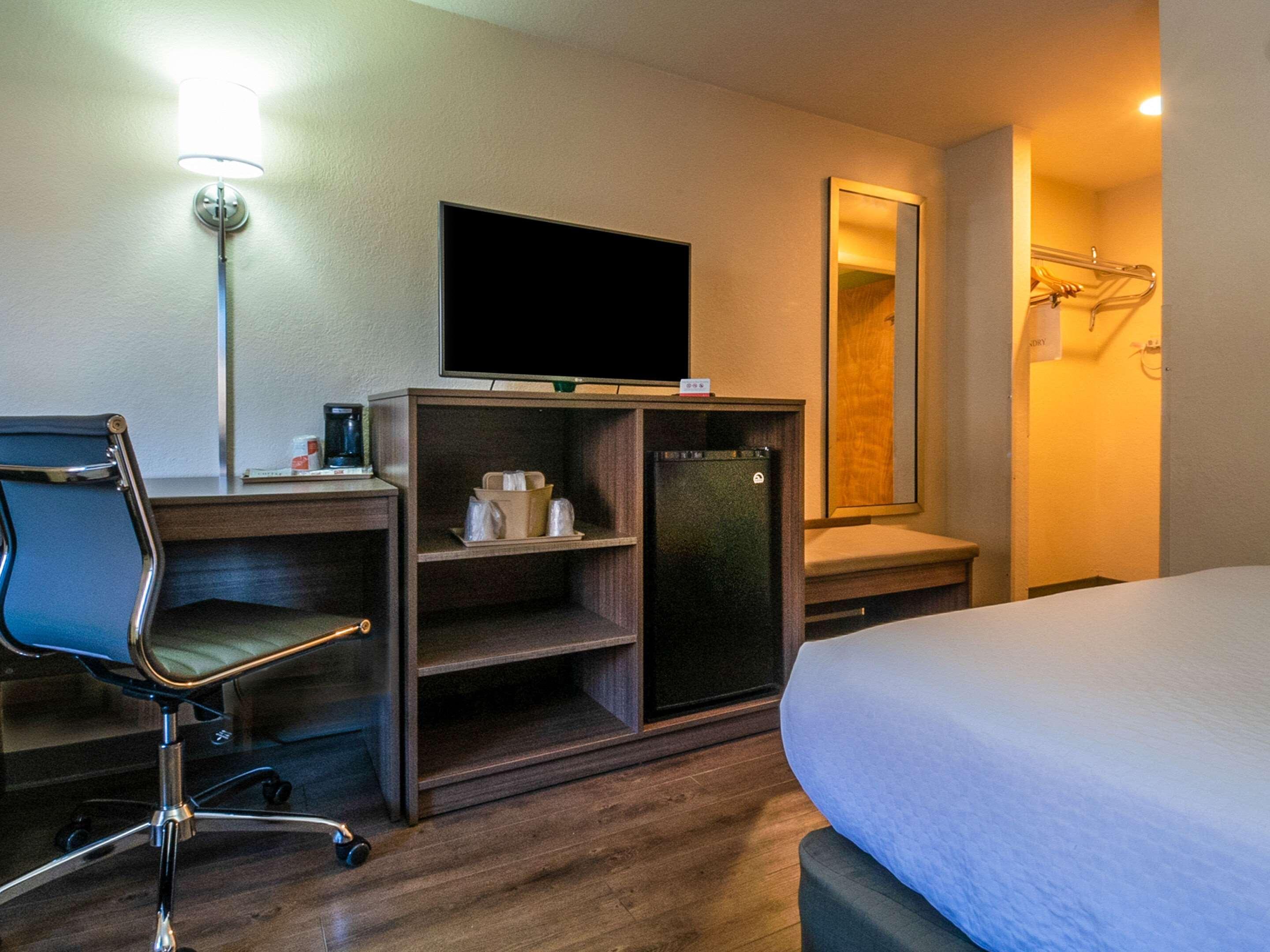Econo Lodge Cherokee Near River Park Екстериор снимка