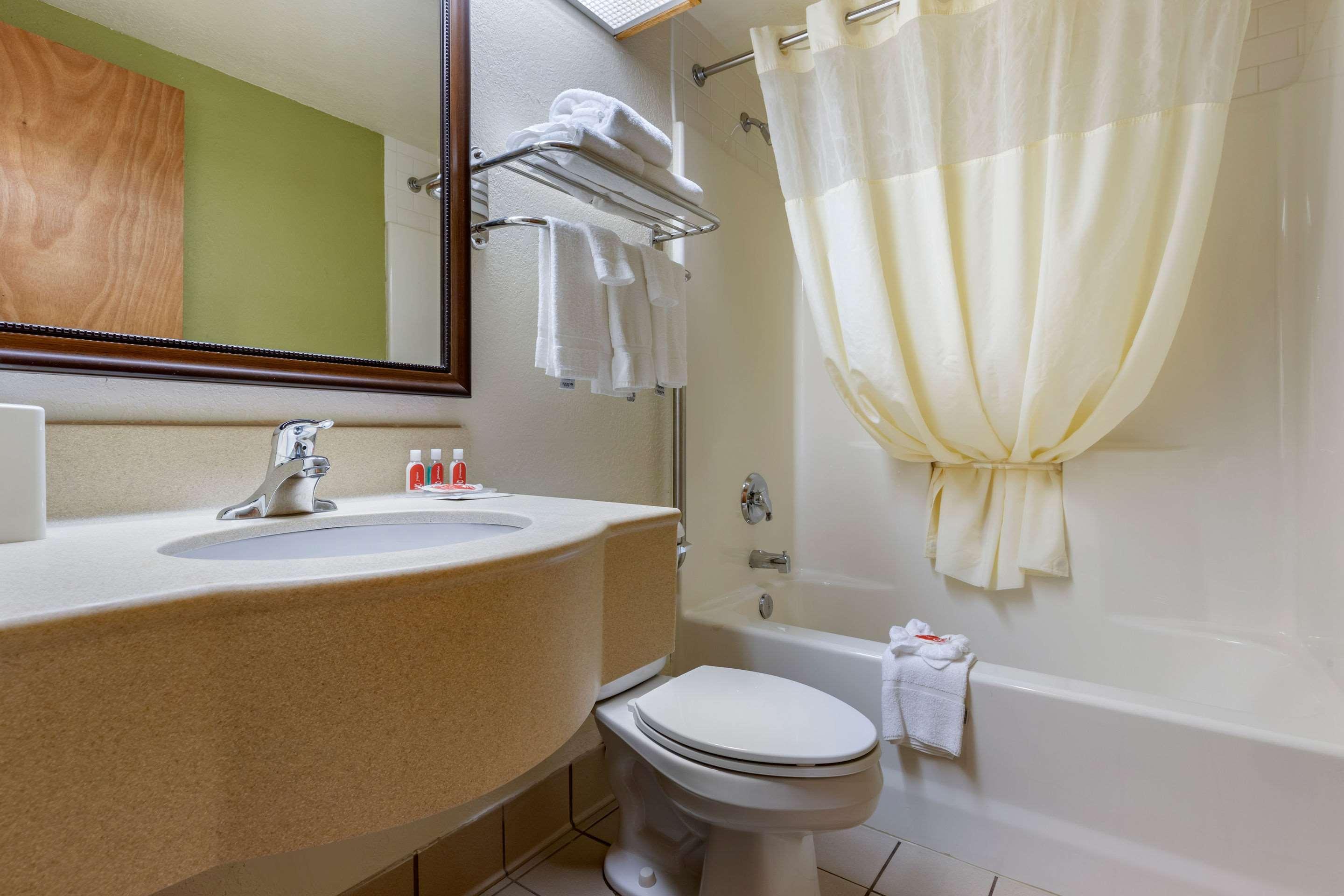 Econo Lodge Cherokee Near River Park Екстериор снимка