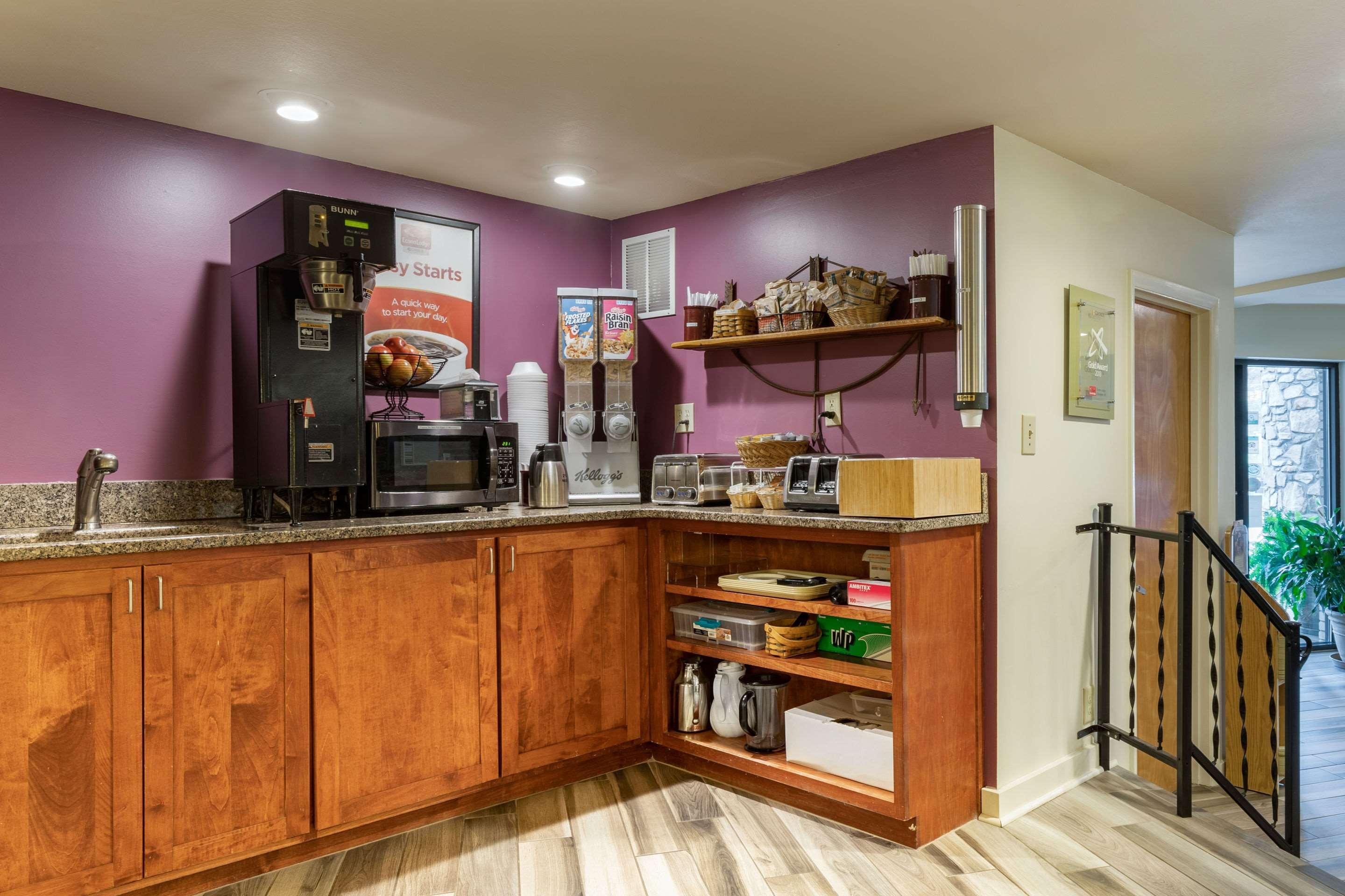 Econo Lodge Cherokee Near River Park Екстериор снимка