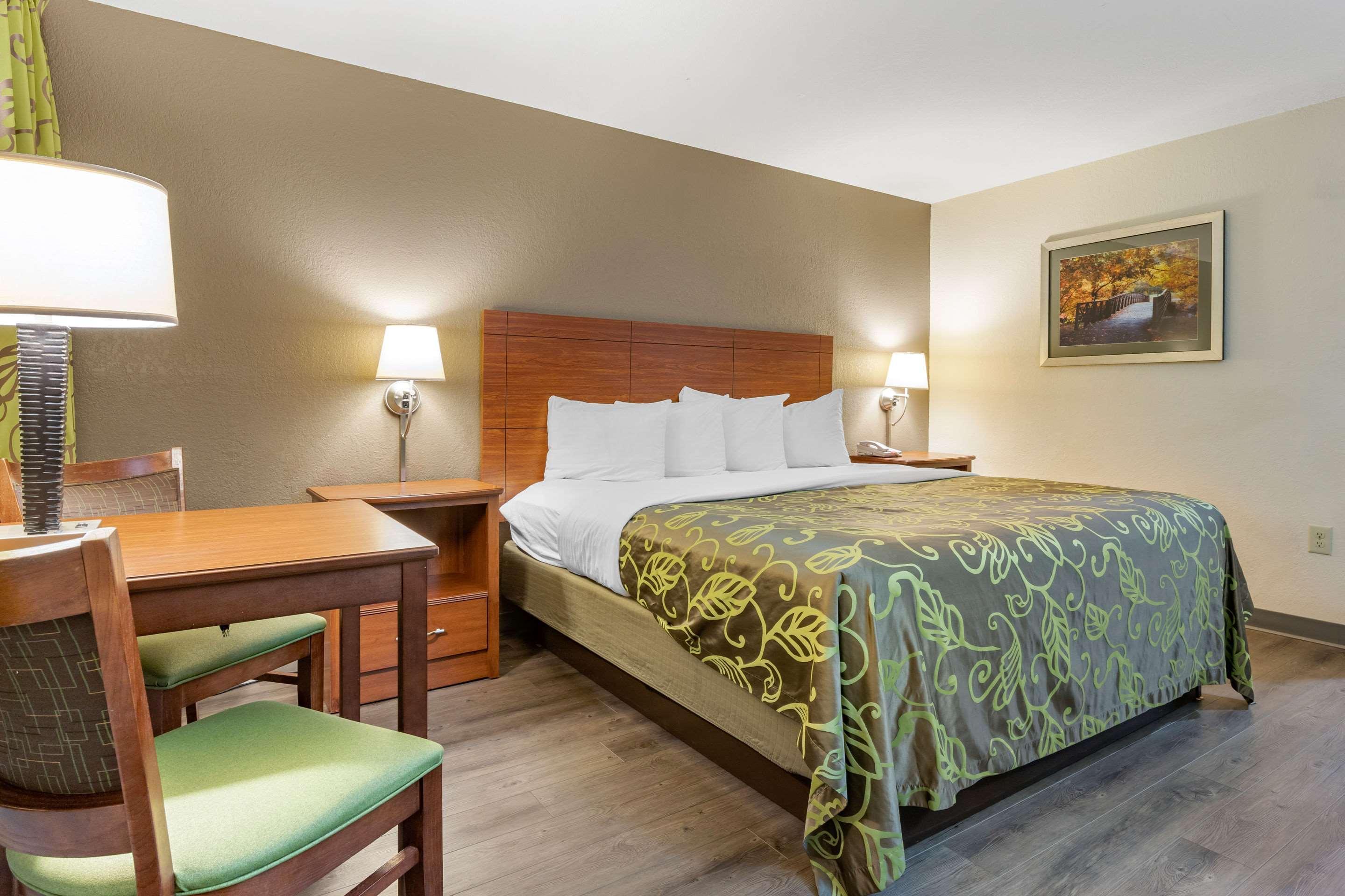 Econo Lodge Cherokee Near River Park Екстериор снимка