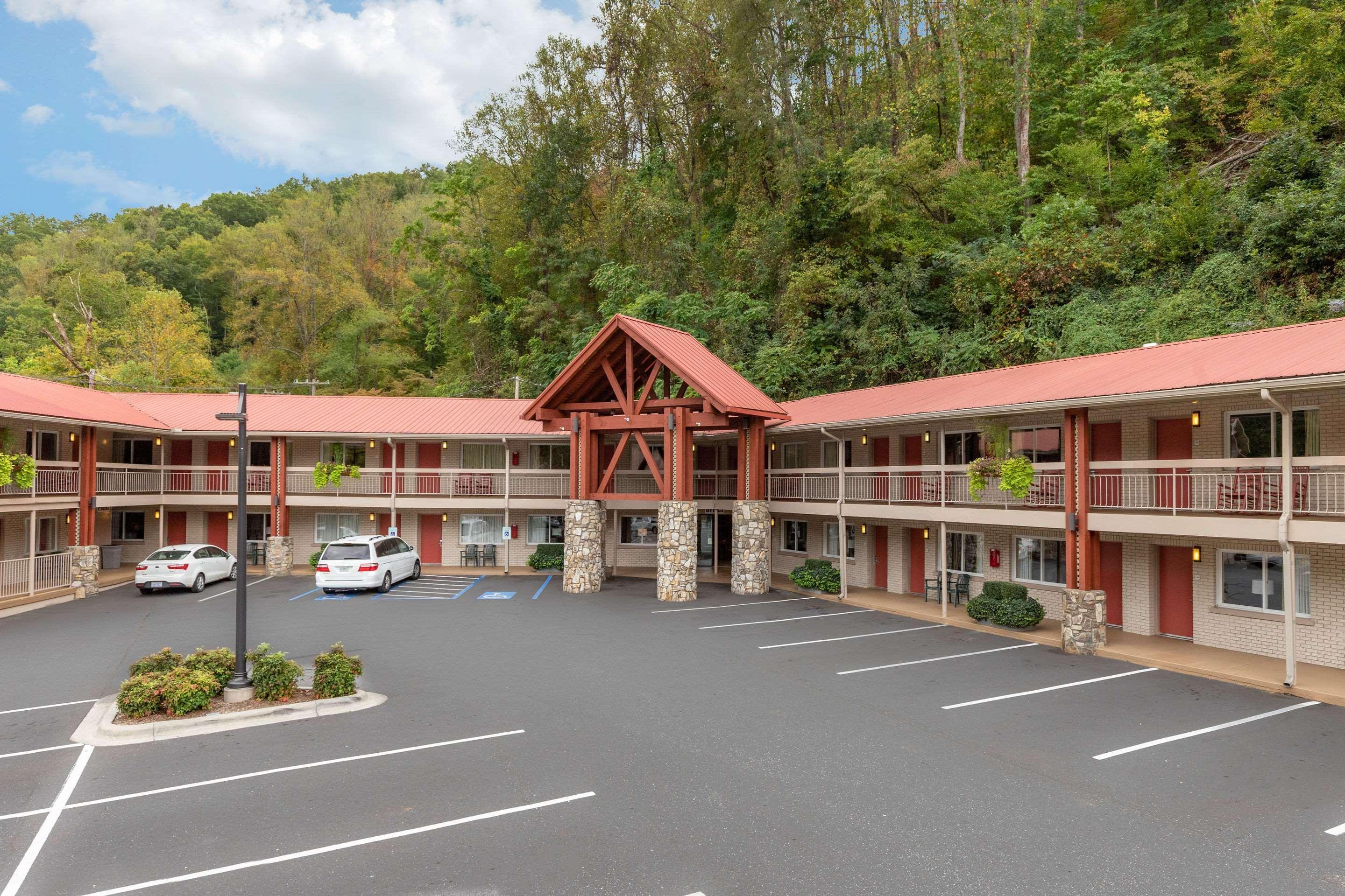 Econo Lodge Cherokee Near River Park Екстериор снимка