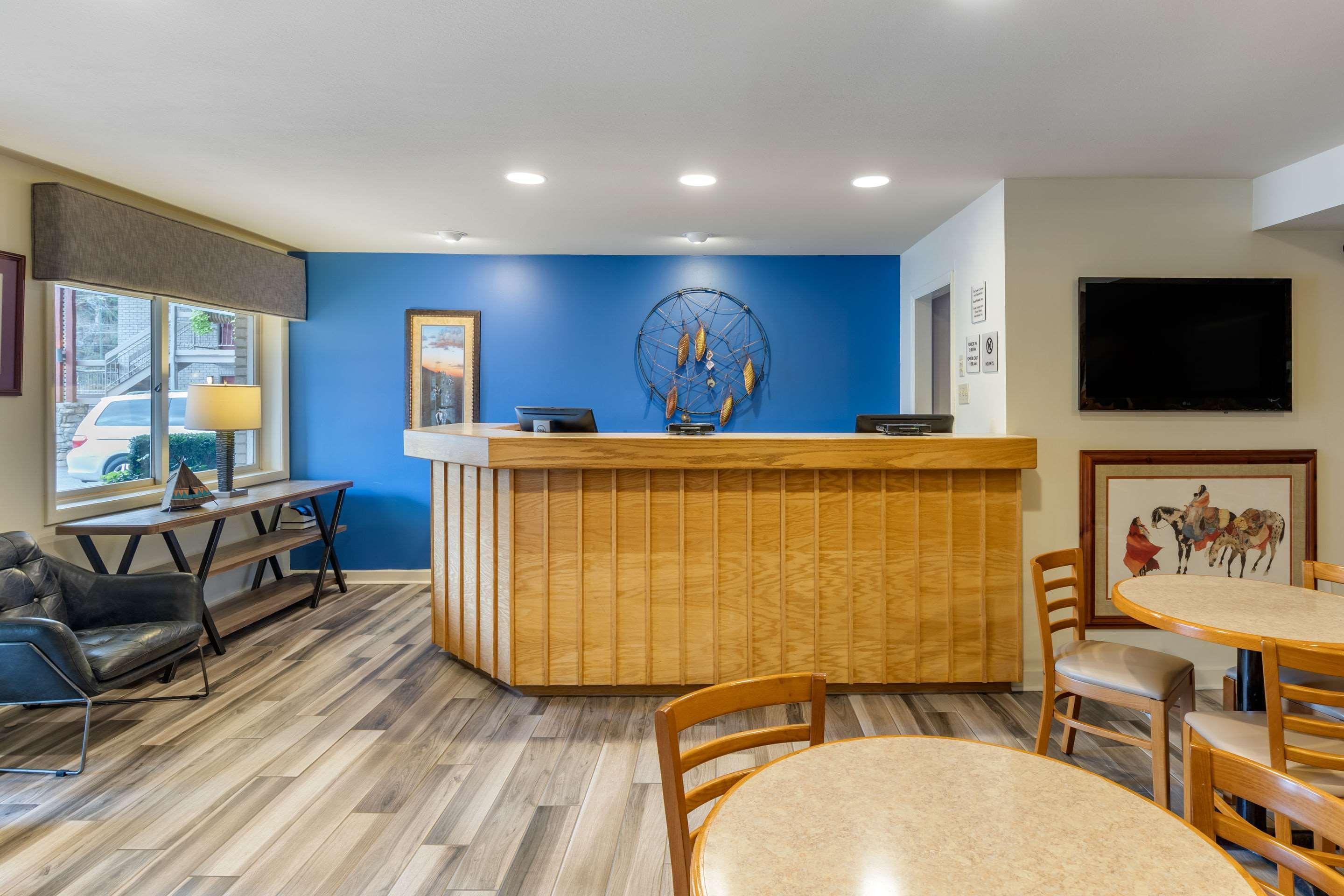 Econo Lodge Cherokee Near River Park Екстериор снимка