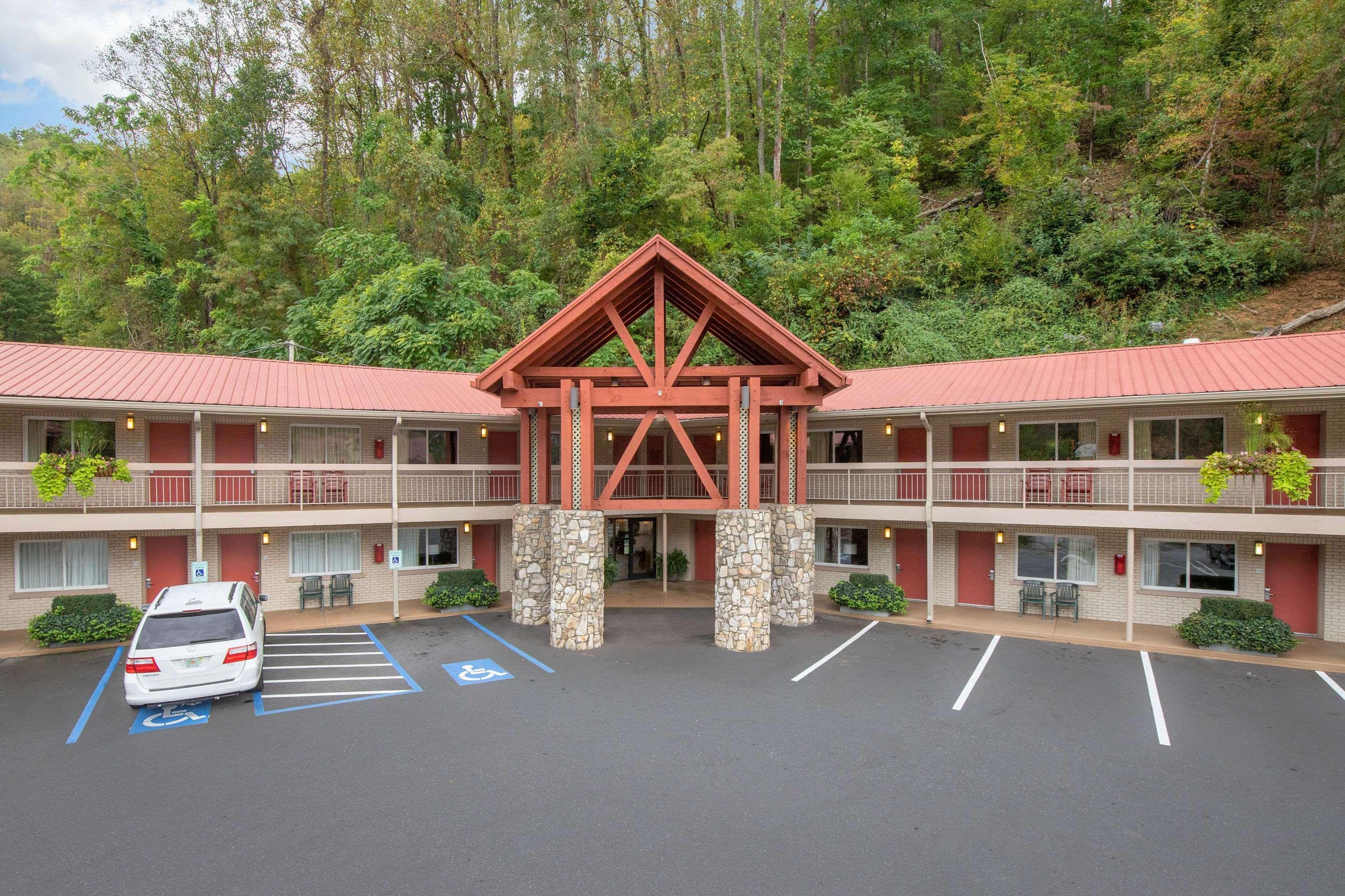 Econo Lodge Cherokee Near River Park Екстериор снимка