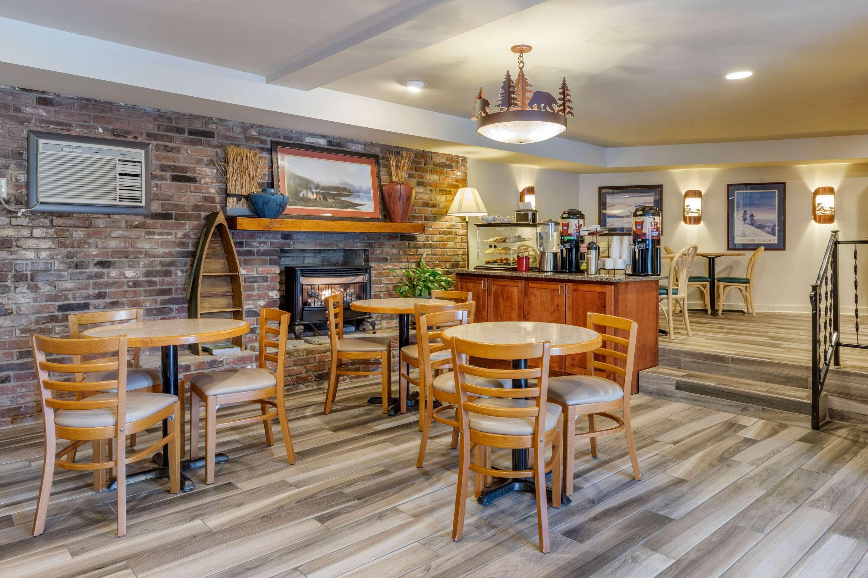 Econo Lodge Cherokee Near River Park Екстериор снимка
