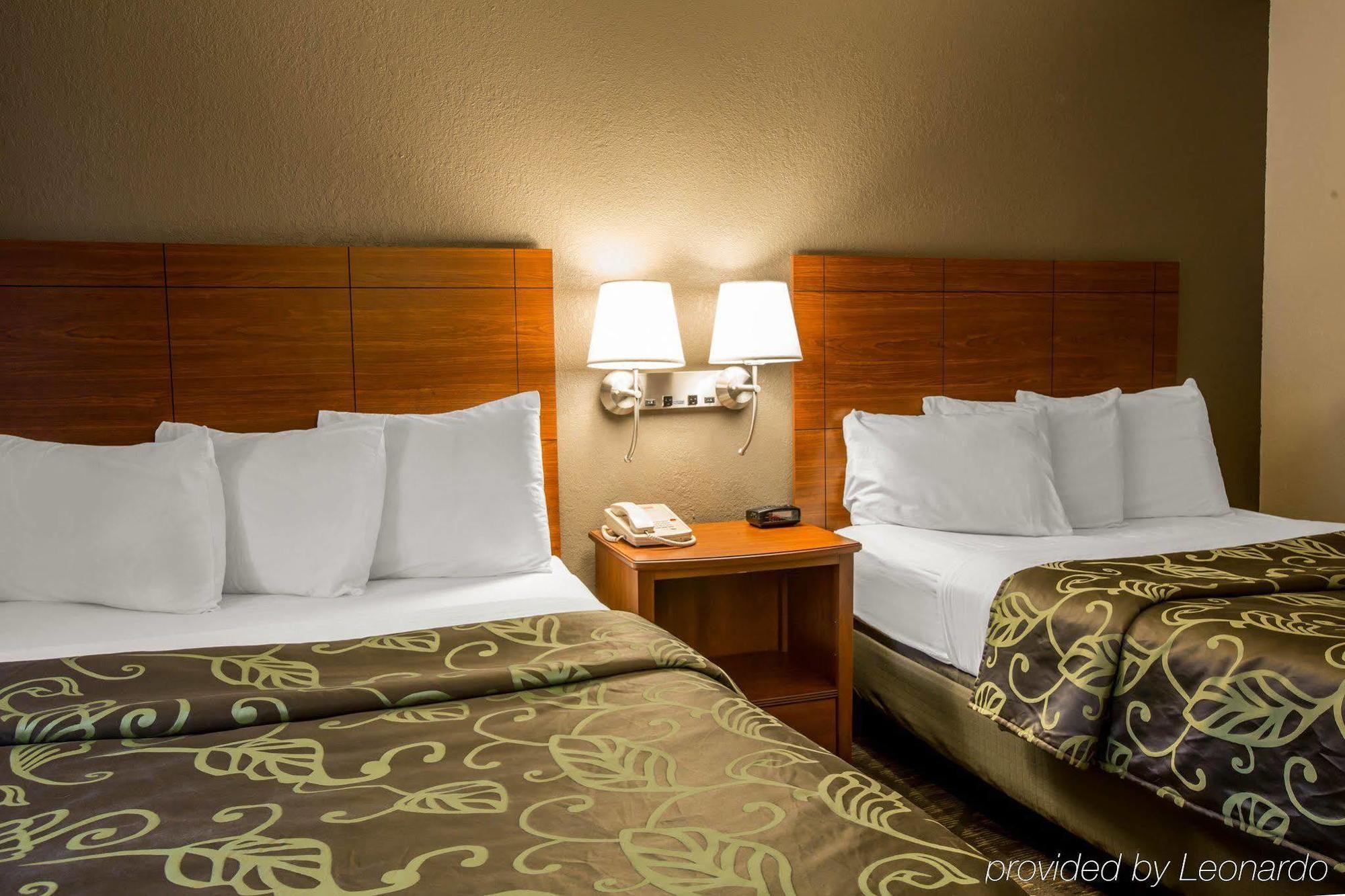 Econo Lodge Cherokee Near River Park Екстериор снимка