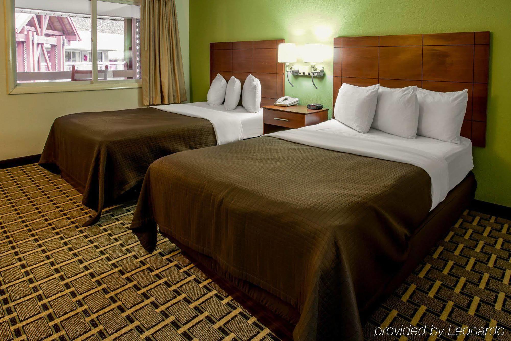 Econo Lodge Cherokee Near River Park Екстериор снимка