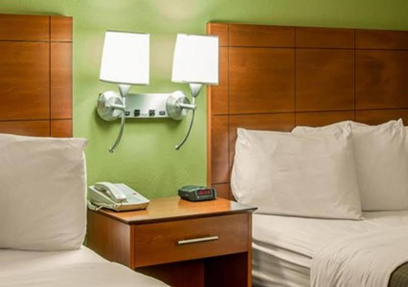 Econo Lodge Cherokee Near River Park Екстериор снимка