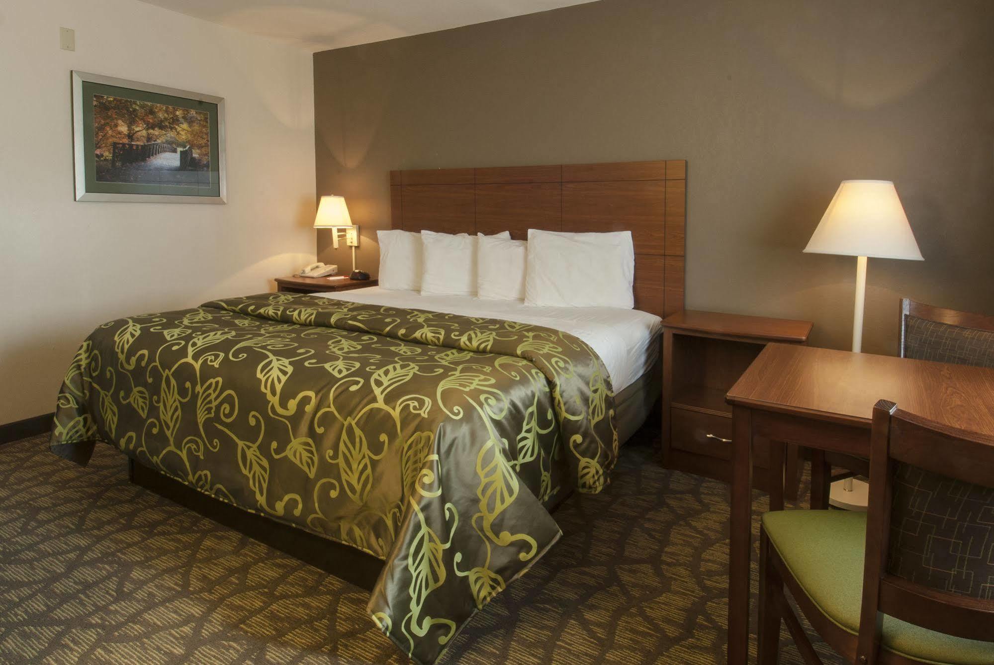 Econo Lodge Cherokee Near River Park Екстериор снимка