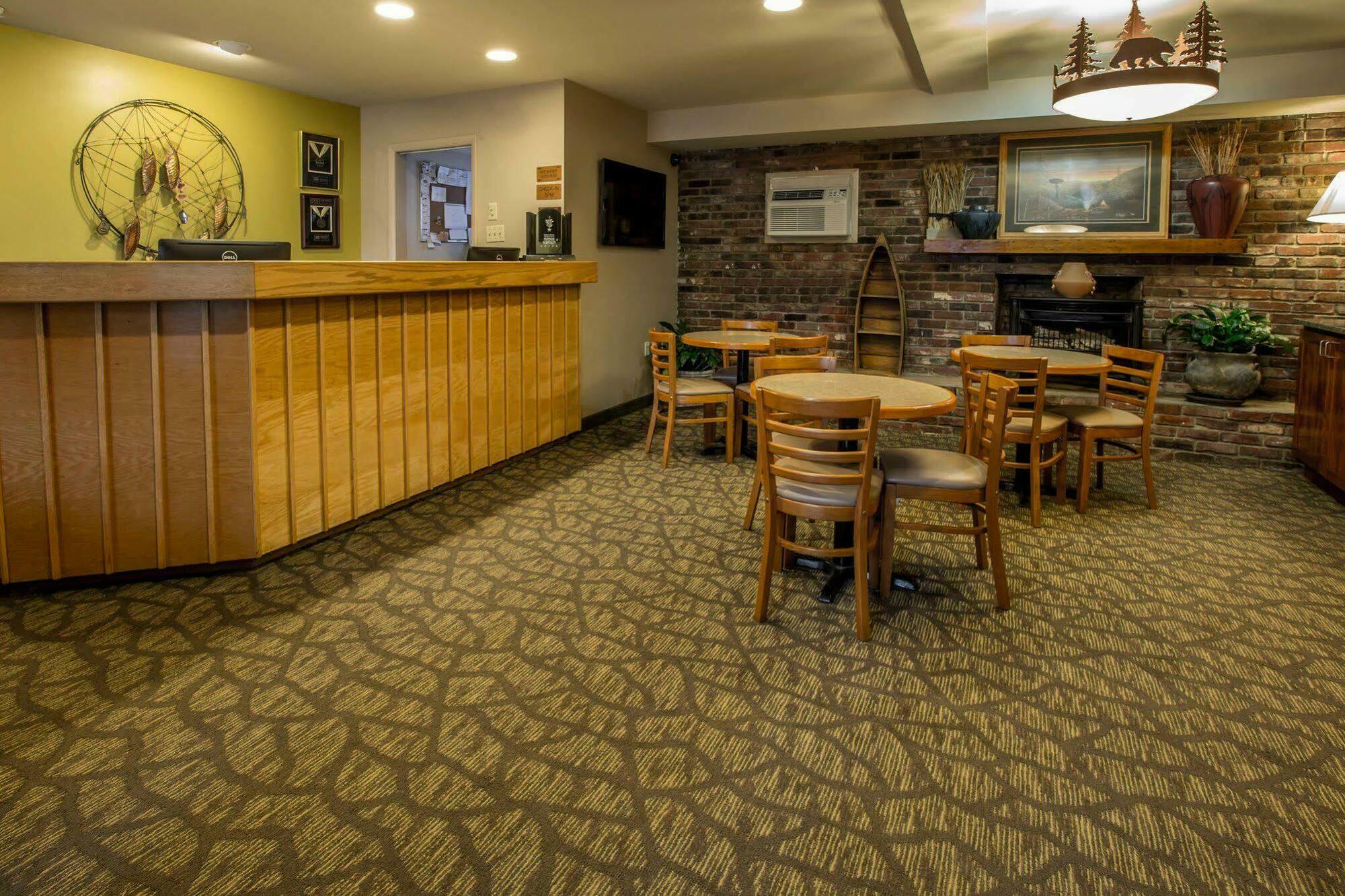 Econo Lodge Cherokee Near River Park Екстериор снимка