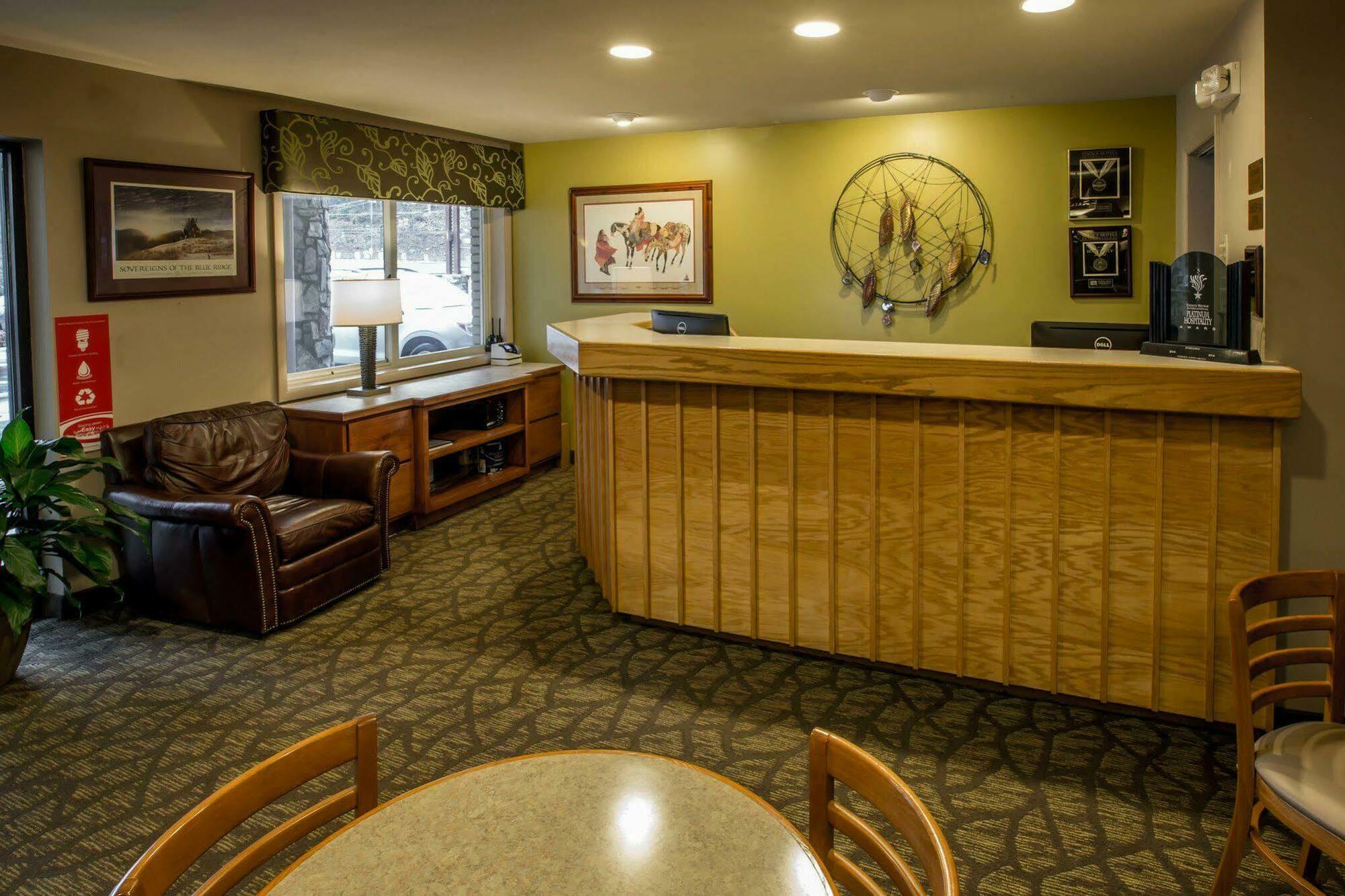 Econo Lodge Cherokee Near River Park Екстериор снимка