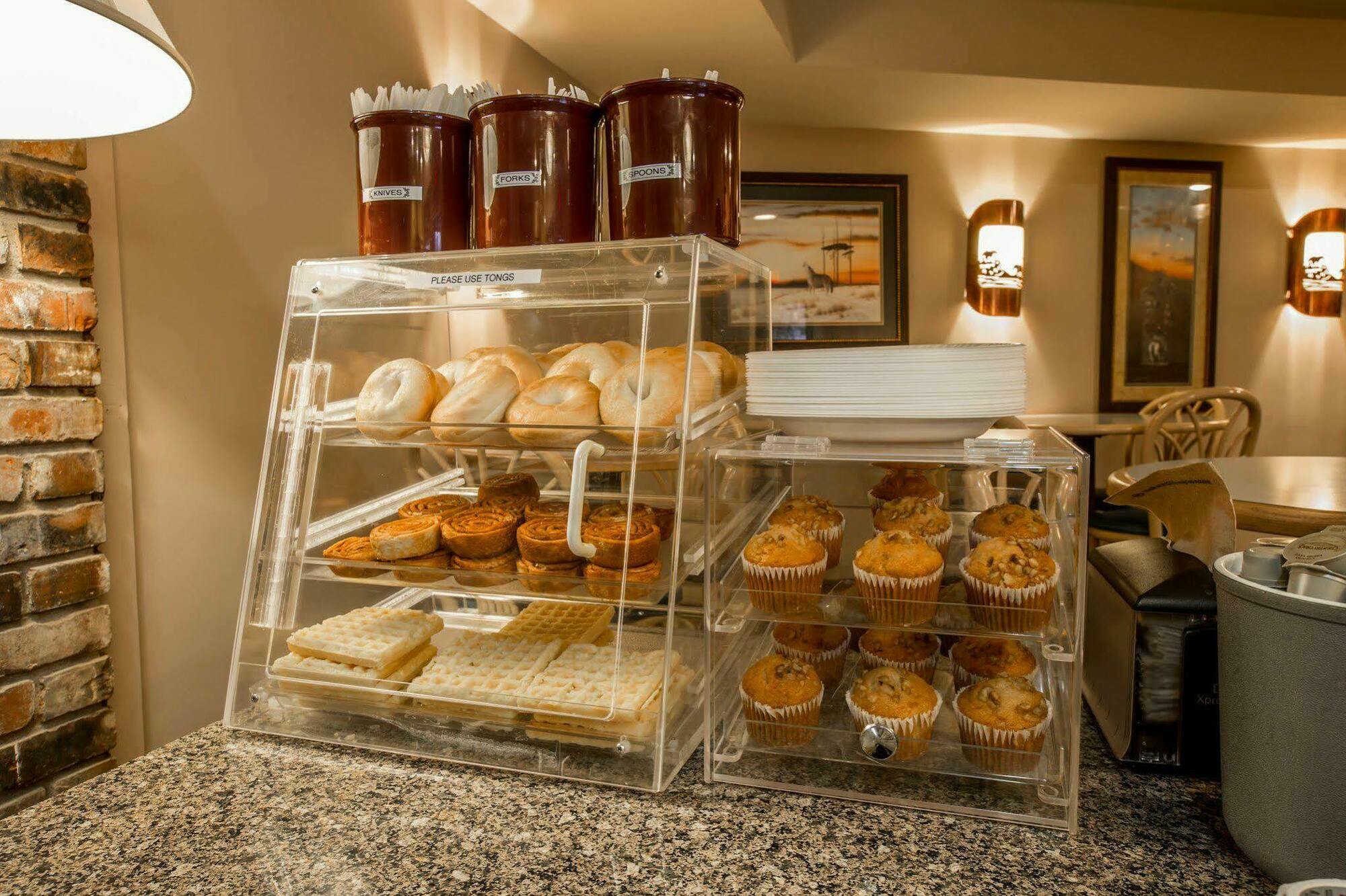 Econo Lodge Cherokee Near River Park Екстериор снимка