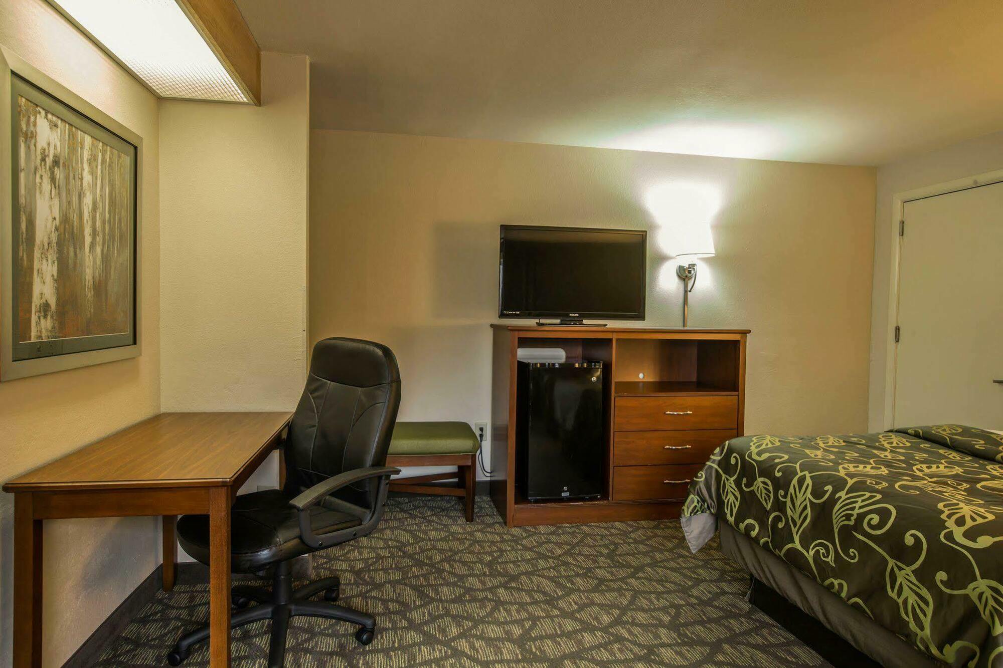 Econo Lodge Cherokee Near River Park Екстериор снимка