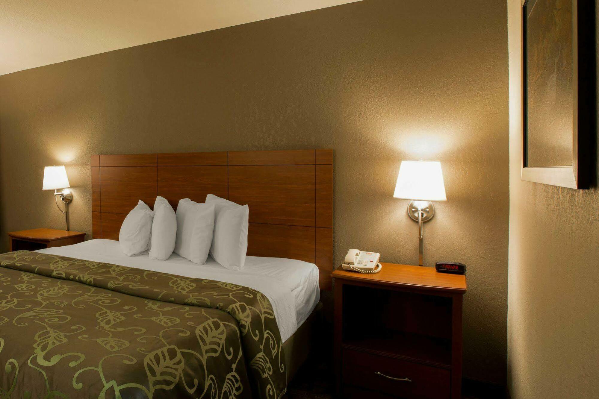 Econo Lodge Cherokee Near River Park Екстериор снимка